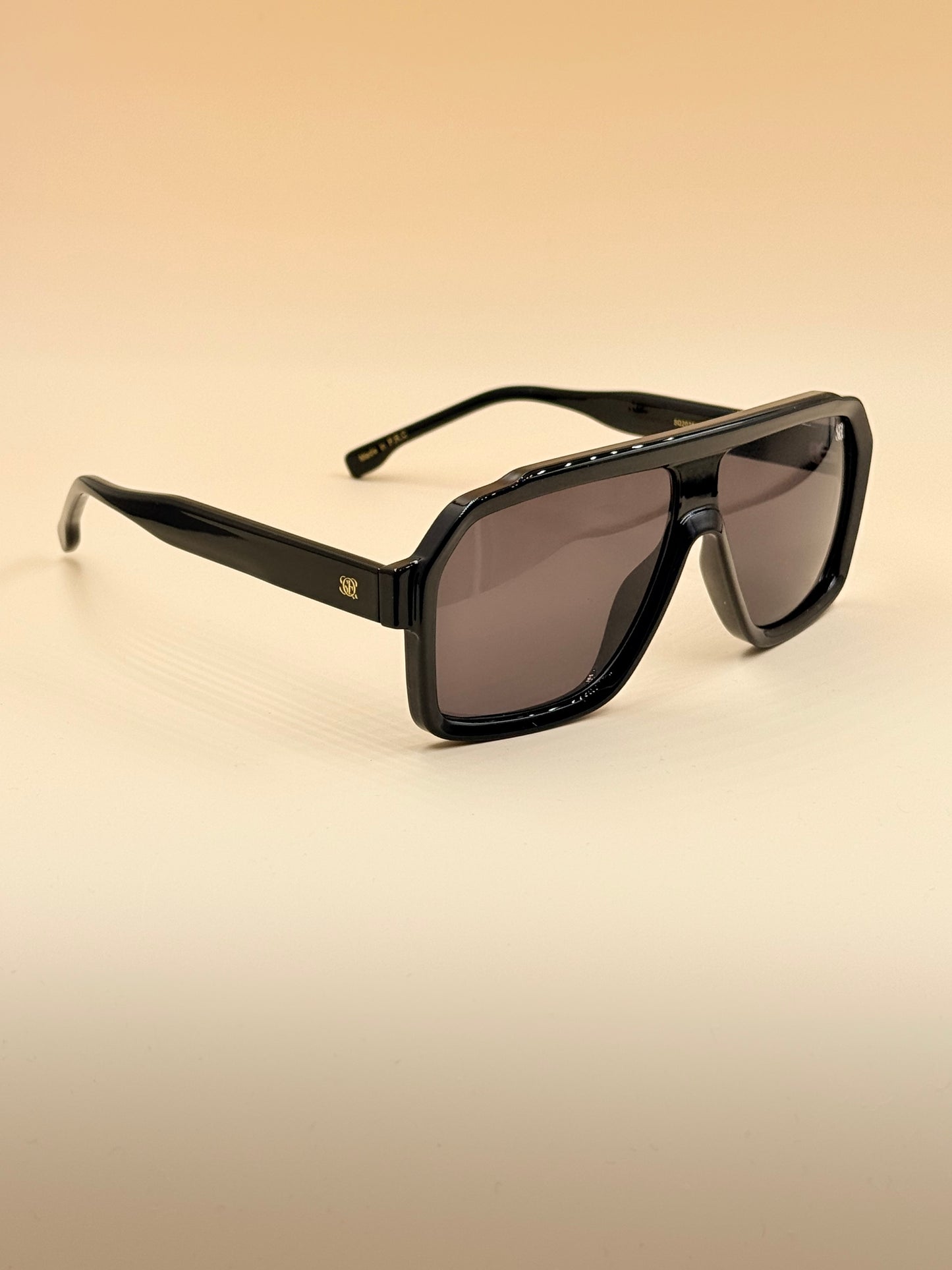 SQUARO Oversized Shield Sunglasses – Yellow Tea Gradient Lens, Square Flat-Top Frame, UV Protection