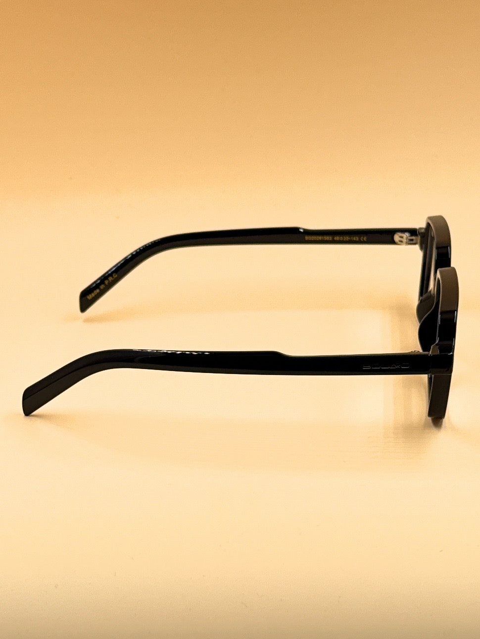 SQUARO SQ20261583 Rectangular Unisex Sunglasses – Classic Black Frame with Durable Flex Hinges