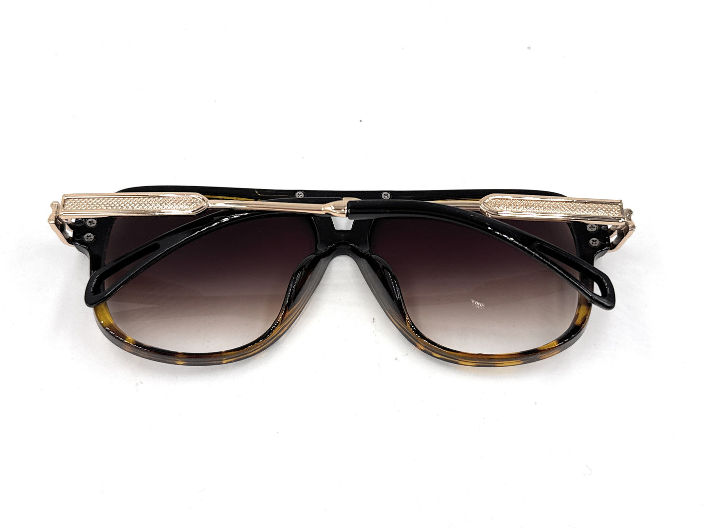 Squaro Plaid Accent Oversized Square Sunglasses – Black Frame with Gradient Brown Lenses      SQ20251570