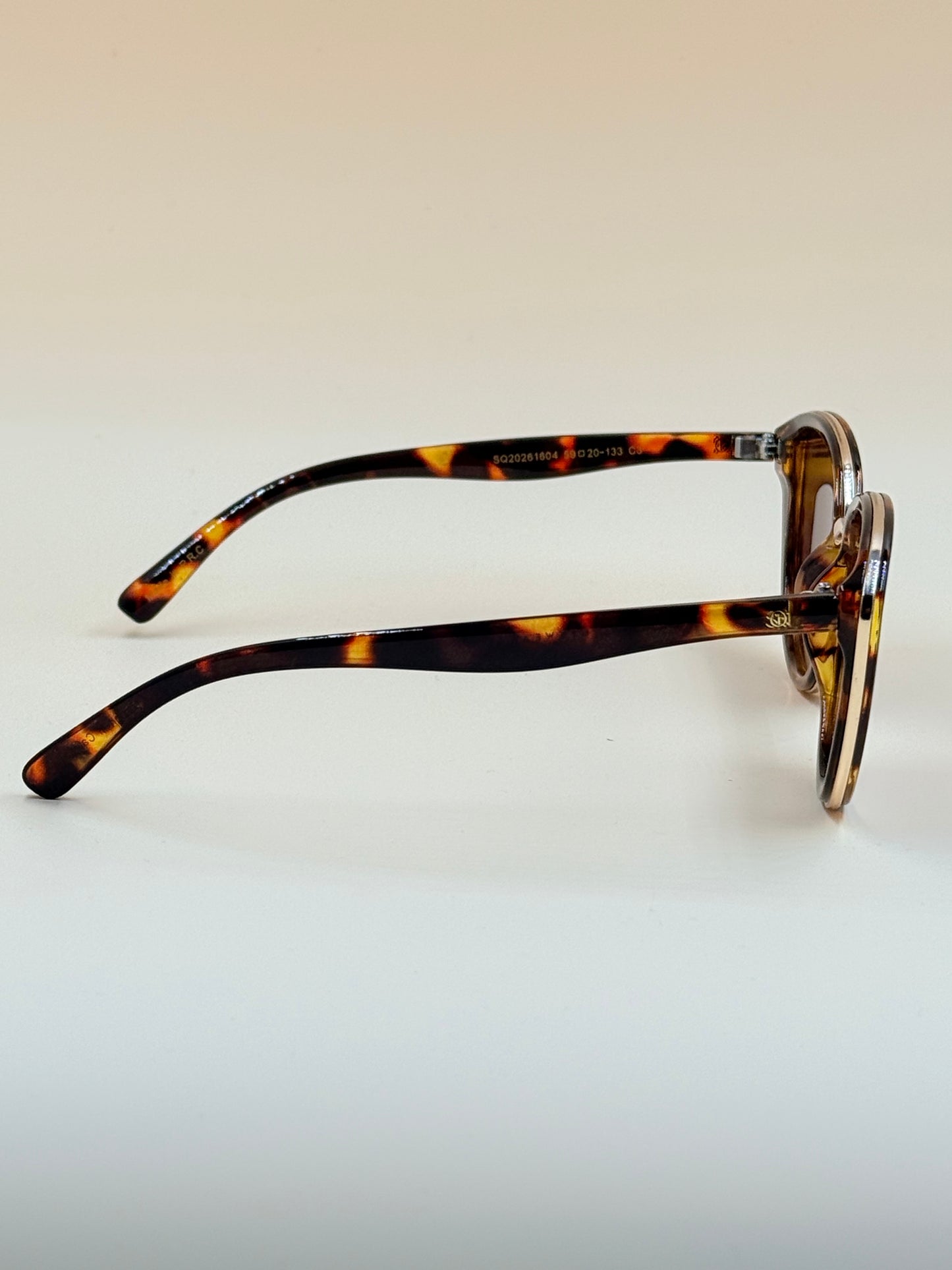 SQUARO Classic Round Fashion Premium quality Sunglasses –UVA SQ20261604