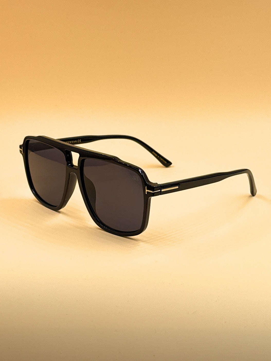 SQUARO SQ20261585 Oversized Square Sunglasses – Black premium PC Frame with Gradient Smoke Lenses