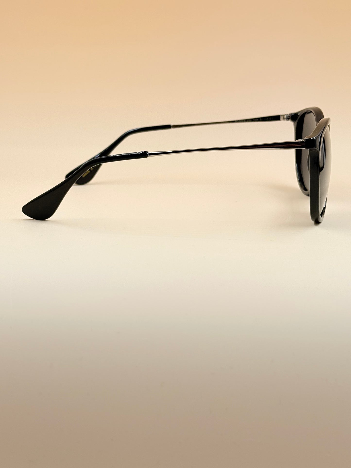 SQUARO Classic Round Polarized Sunglasses – Crystal Champagne Frame / Brown Lens

UVB- UVA SQ2026