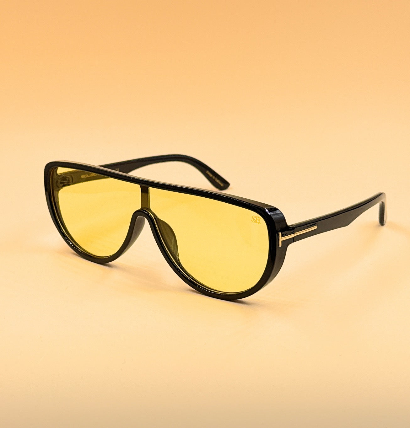 SQUARO Oversized Shield Sunglasses for Women – Glossy Black Frame with Gradient Smoke Lenses | SQ20261584