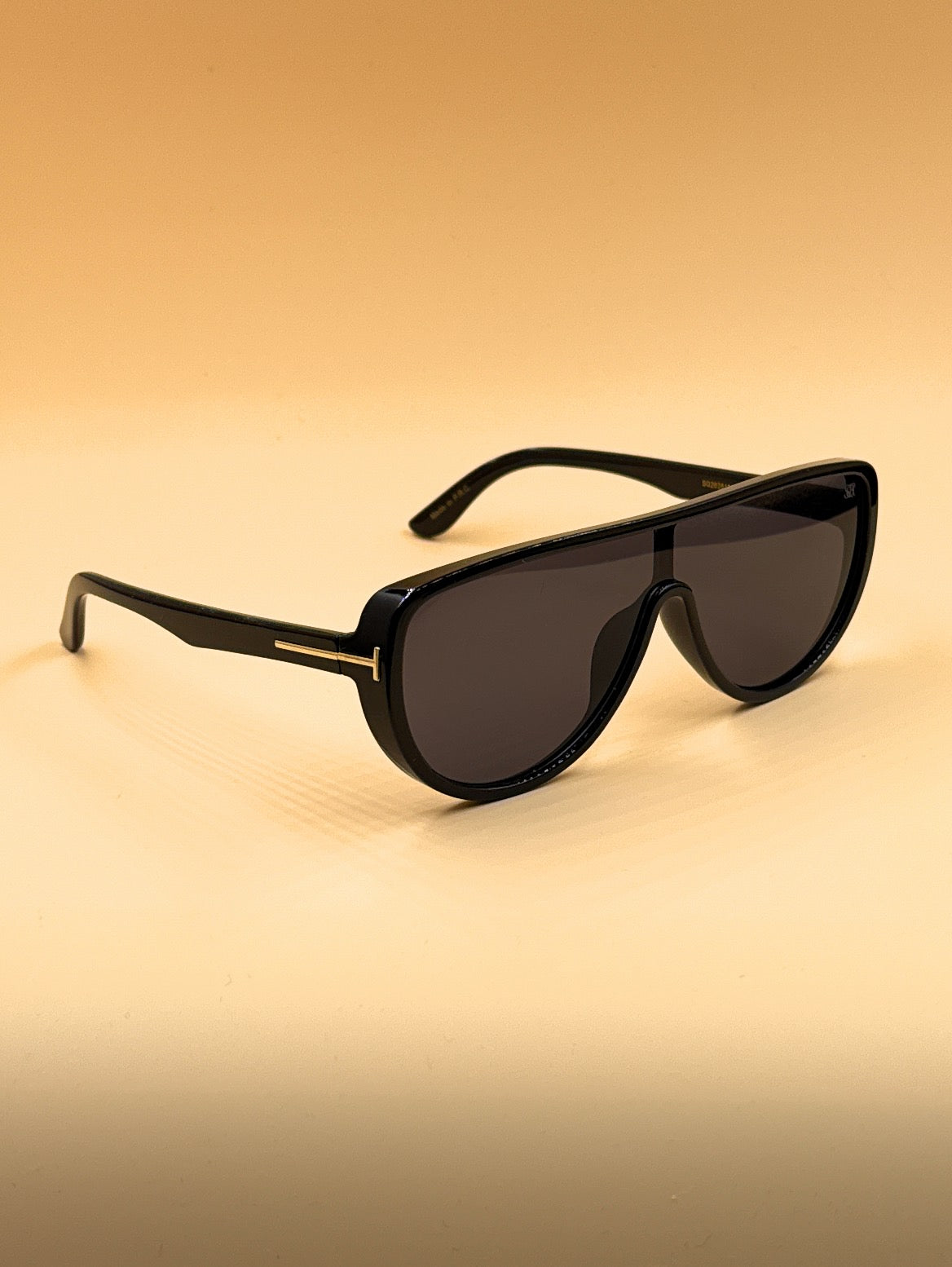 SQUARO Oversized Shield Sunglasses for Women – Glossy Black Frame with Gradient Smoke Lenses | SQ20261584