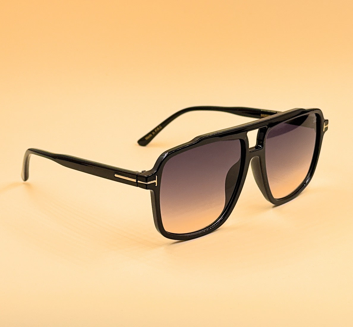 SQUARO SQ20261585 Oversized Square Sunglasses – Black premium PC Frame with Gradient Smoke Lenses