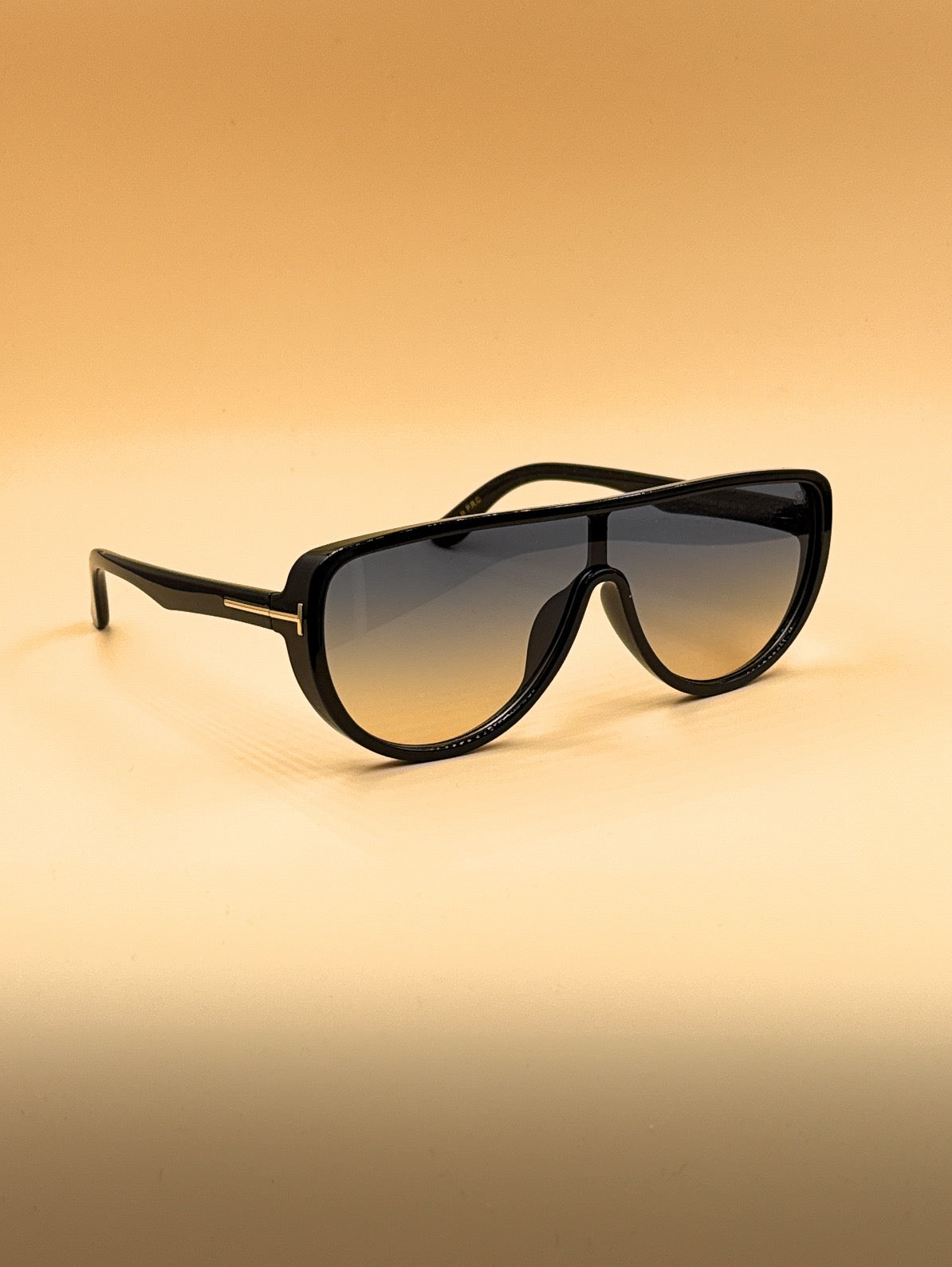 SQUARO Oversized Shield Sunglasses for Women – Glossy Black Frame with Gradient Smoke Lenses | SQ20261584