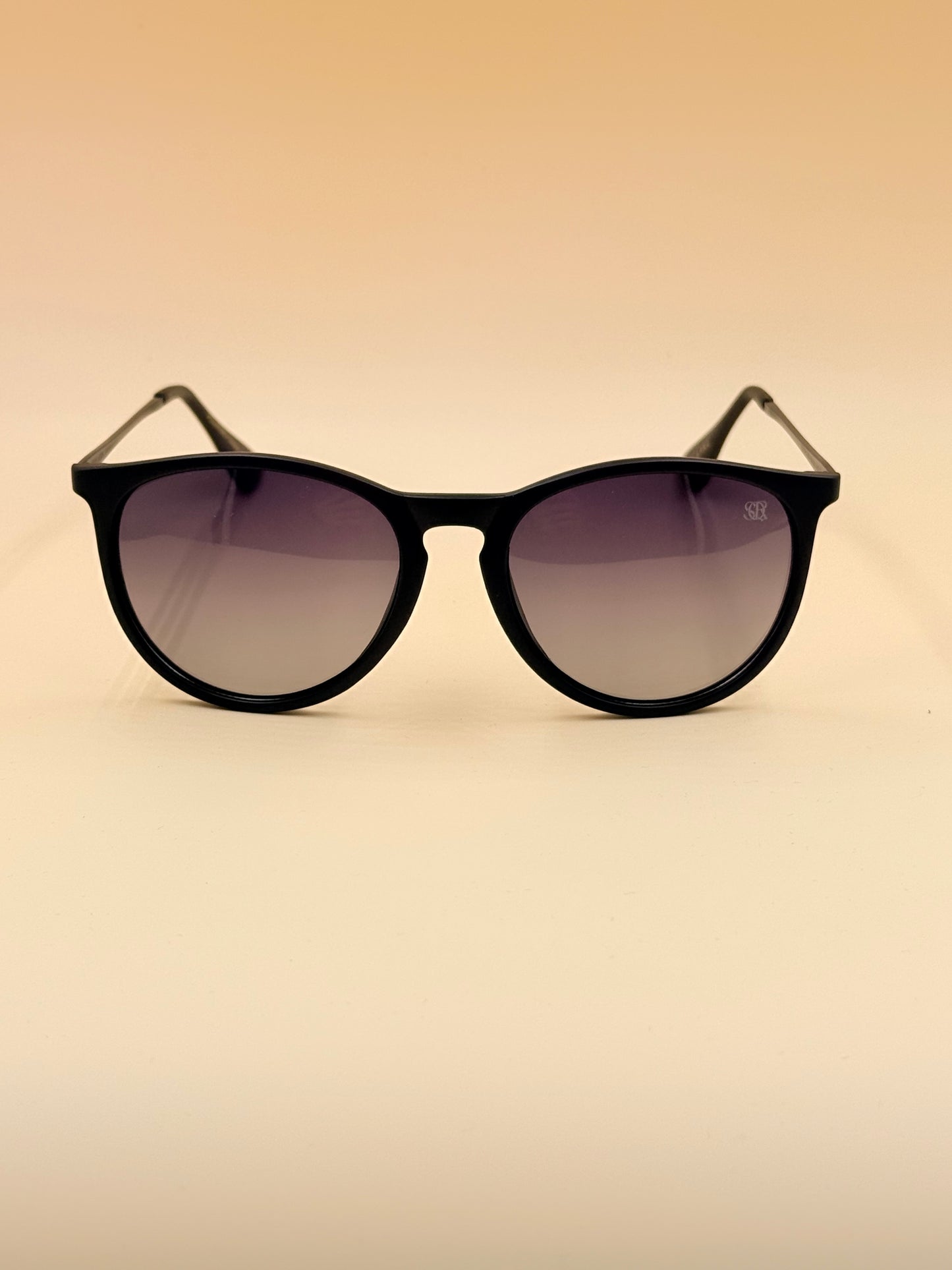 SQUARO Classic Round Polarized Sunglasses – Crystal Champagne Frame / Brown Lens

UVB- UVA SQ2026