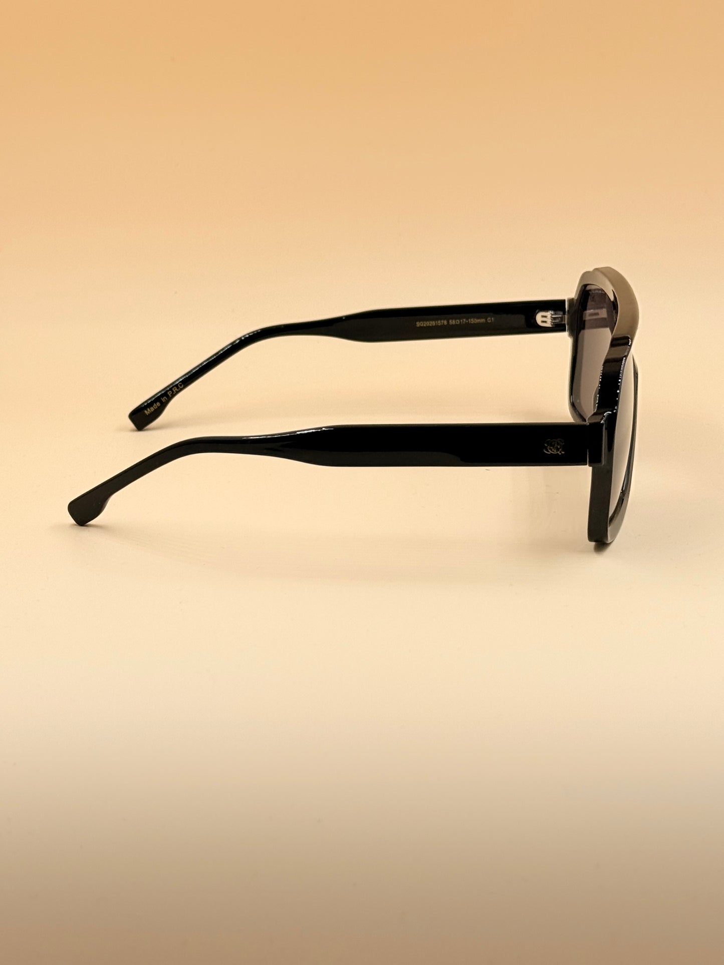 SQUARO Oversized Shield Sunglasses – Yellow Tea Gradient Lens, Square Flat-Top Frame, UV Protection