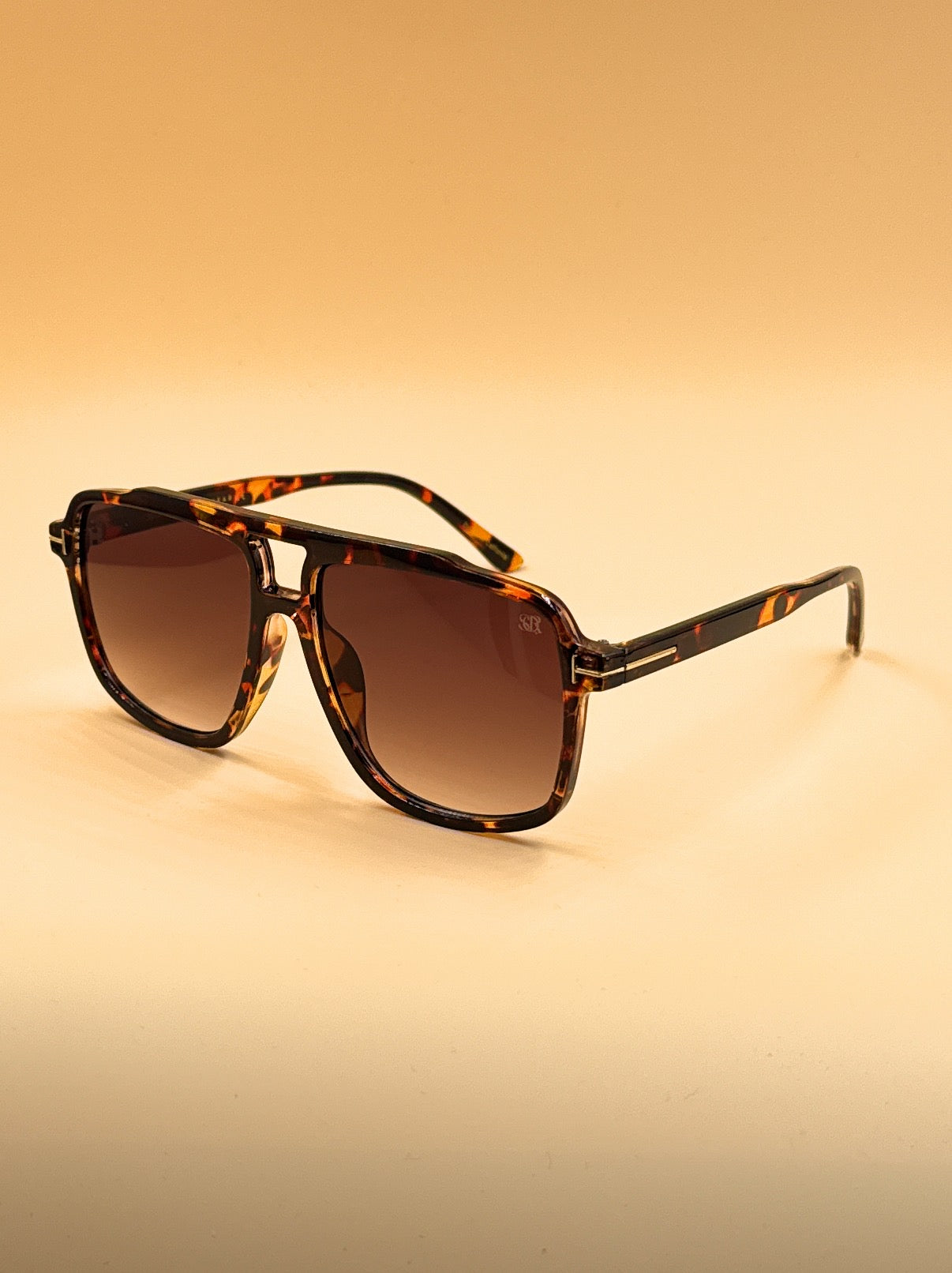 SQUARO SQ20261585 Oversized Square Sunglasses – Black premium PC Frame with Gradient Smoke Lenses