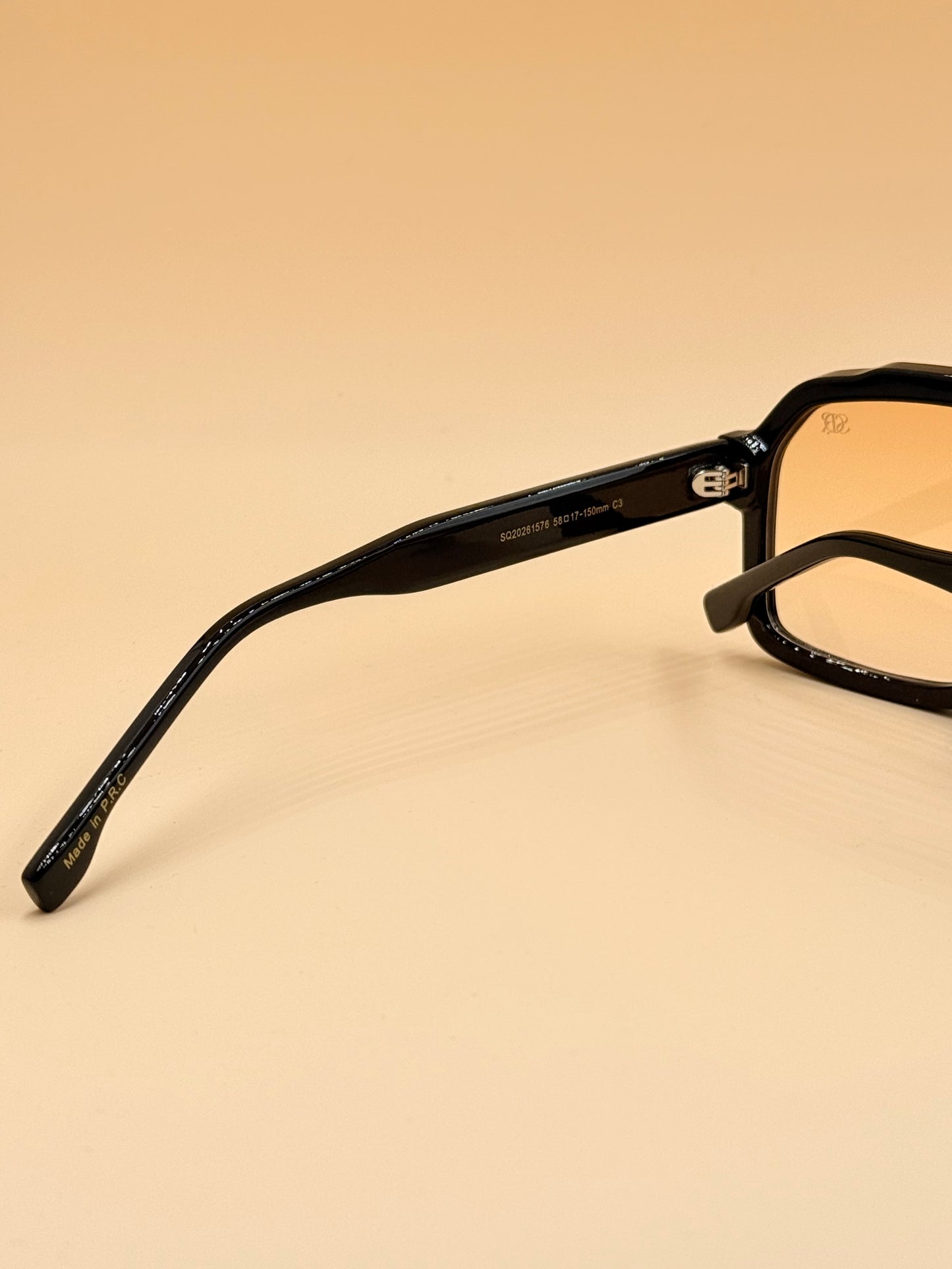 SQUARO Oversized Shield Sunglasses – Yellow Tea Gradient Lens, Square Flat-Top Frame, UV Protection