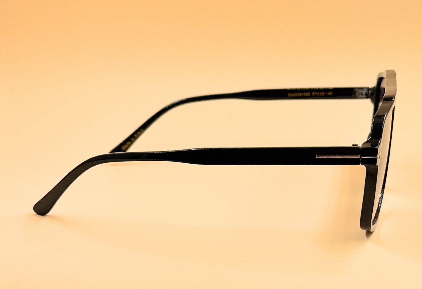 SQUARO SQ20261585 Oversized Square Sunglasses – Black premium PC Frame with Gradient Smoke Lenses