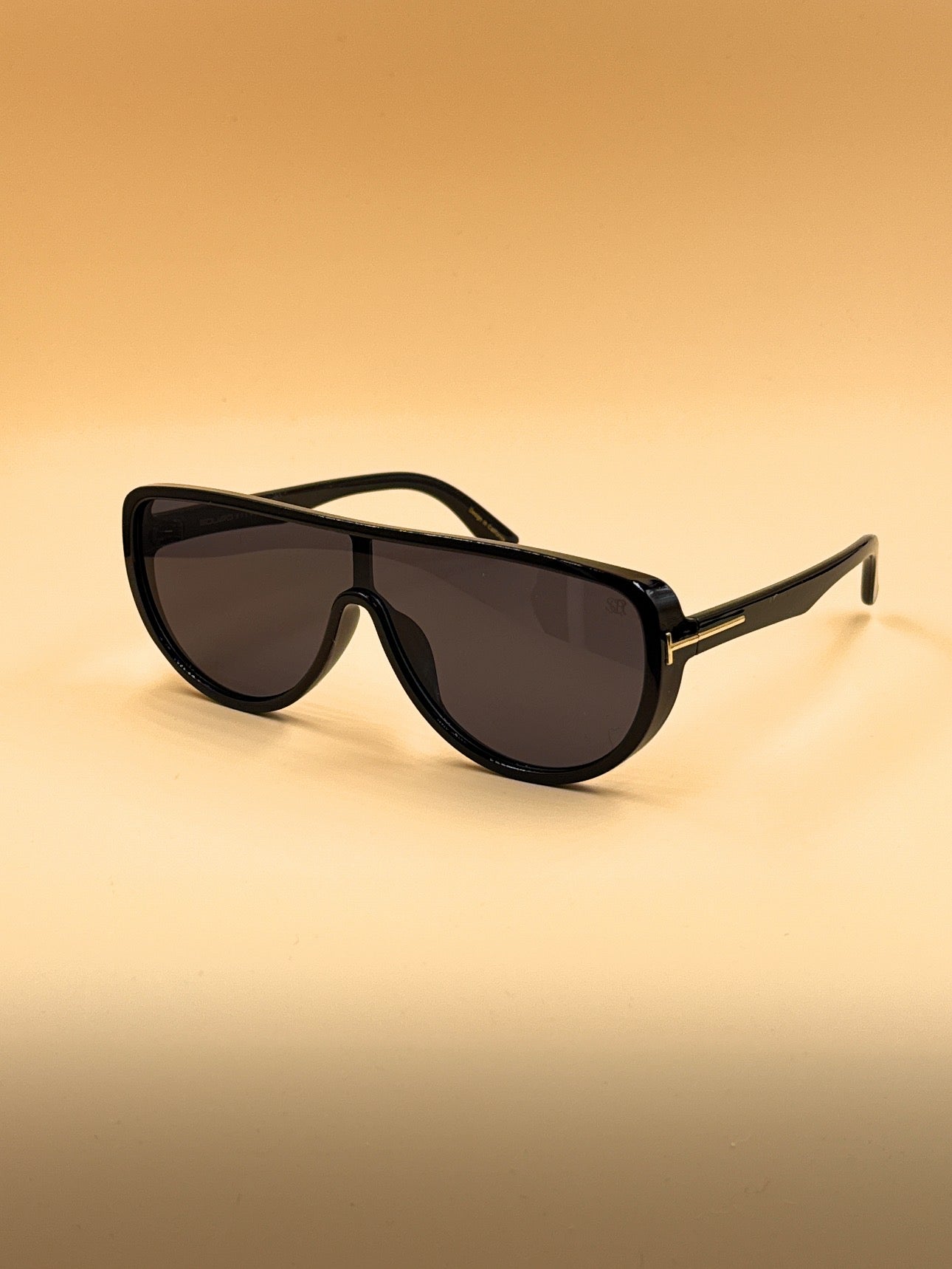 SQUARO Oversized Shield Sunglasses for Women – Glossy Black Frame with Gradient Smoke Lenses | SQ20261584