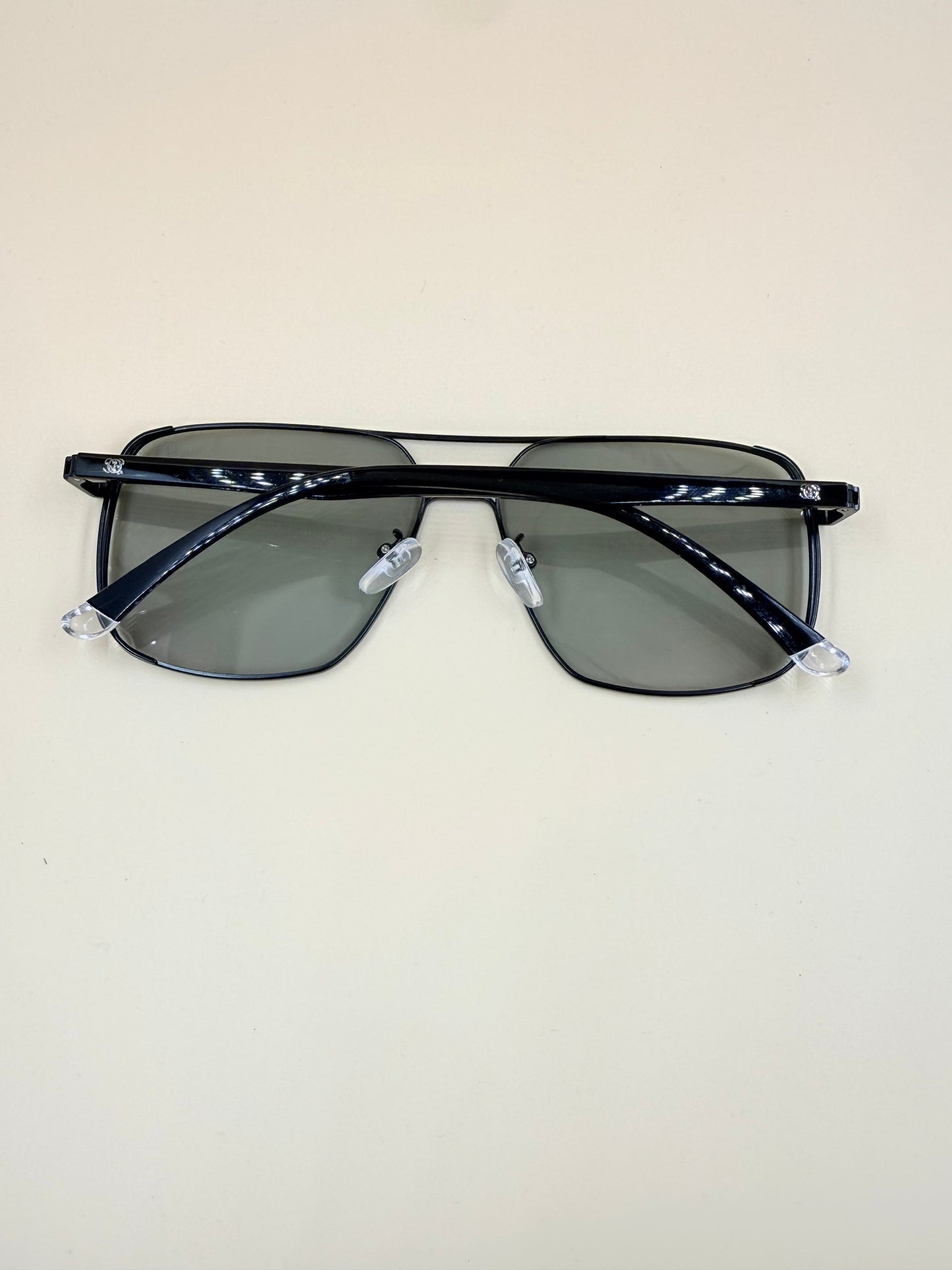 SQUARO Polarized Photochromic Square Sunglasses – TR90 + Metal Frame | UV400 Protection High Quality Light weight SQ20261611Square