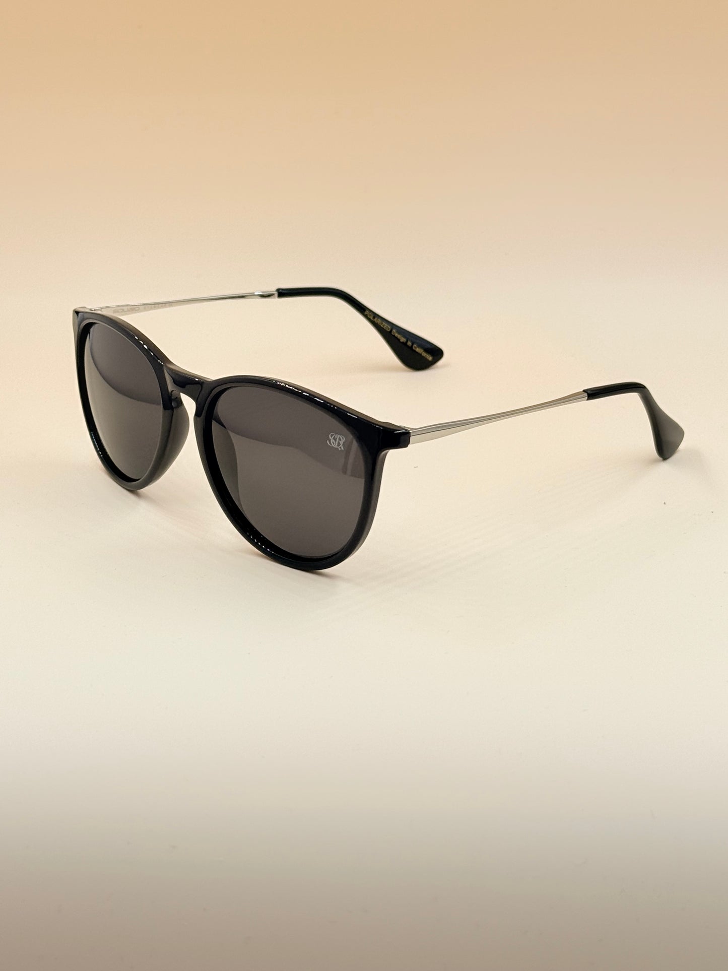 SQUARO Classic Round Polarized Sunglasses – Crystal Champagne Frame / Brown Lens

UVB- UVA SQ2026