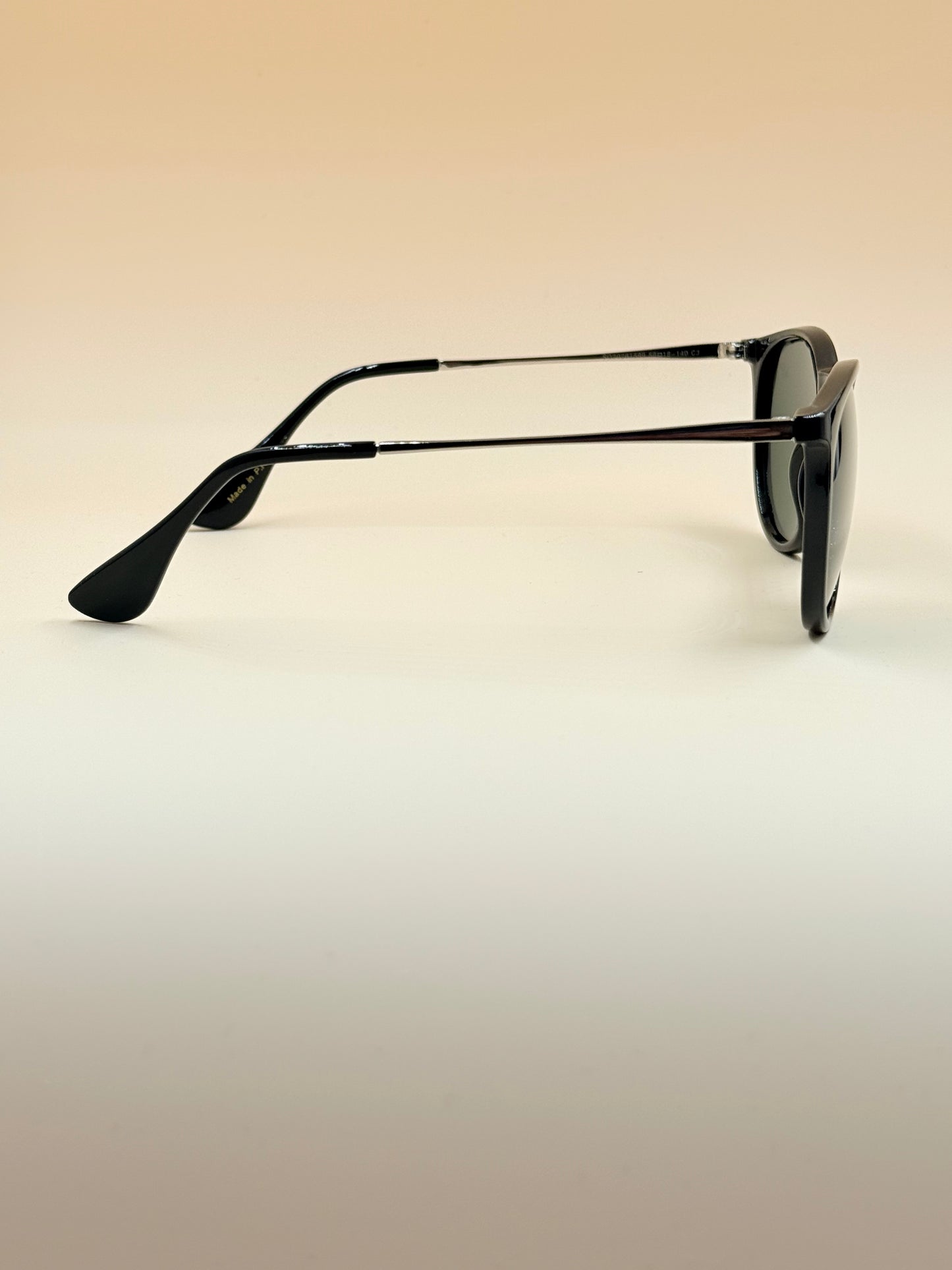 SQUARO Classic Round Polarized Sunglasses – Crystal Champagne Frame / Brown Lens

UVB- UVA SQ2026