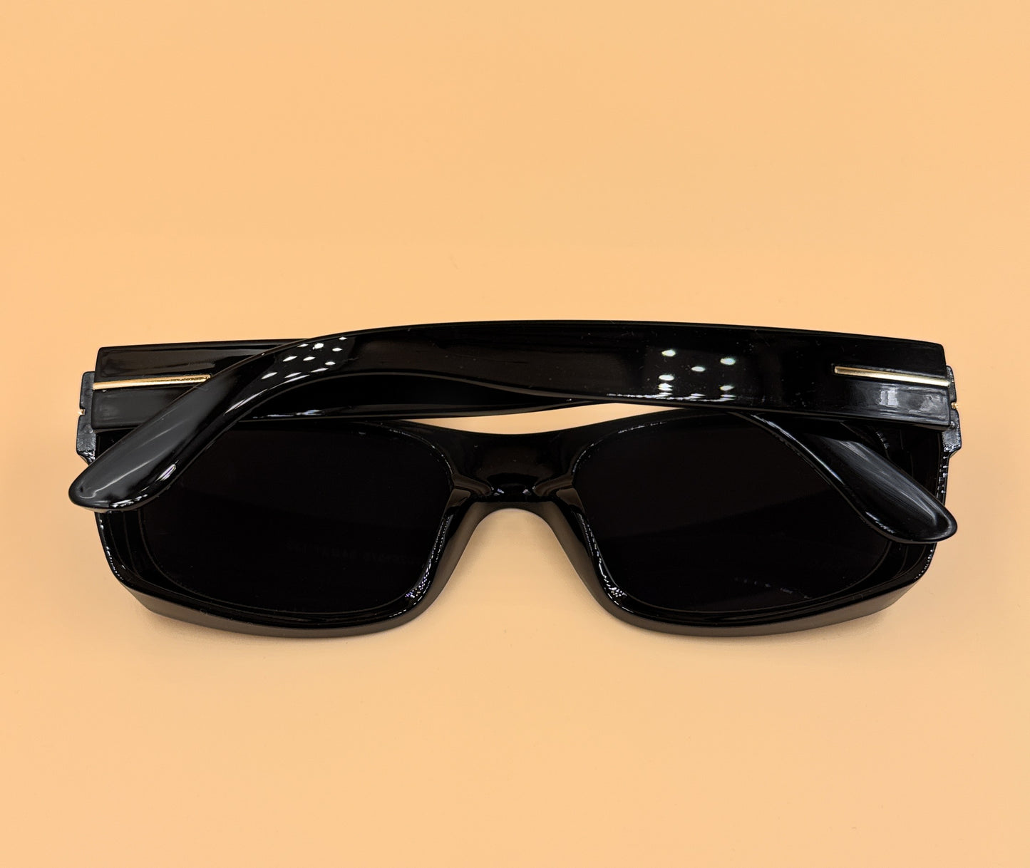 SQUARO® Elegant Black Rectangular Sunglasses for Women – Glossy Lightweight PC Frame, 54mm Lens SQ20261575
