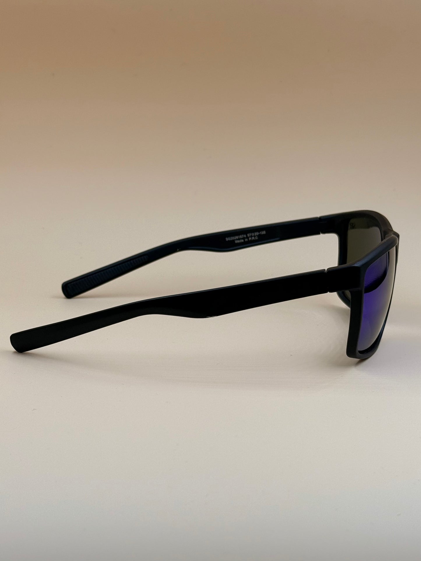 SQUARO Polarized Sunglasses – Men women Lightweight Classic Square Frame wrap style Driving Fishing sport    UVA-UVB SQ20261574