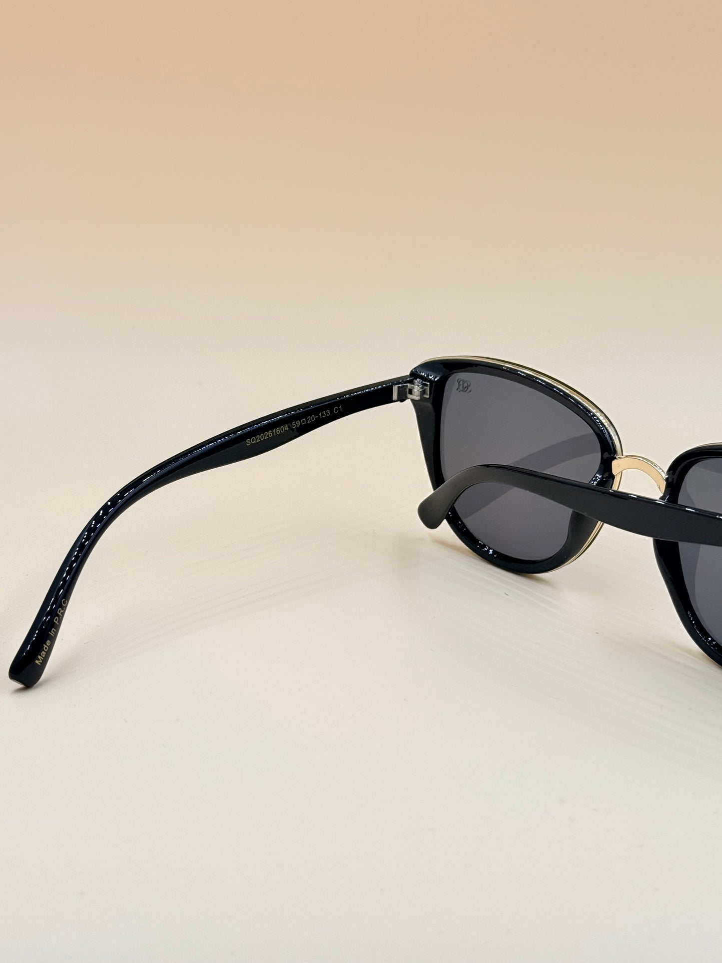 SQUARO Classic Round Fashion Premium quality Sunglasses –UVA SQ20261604