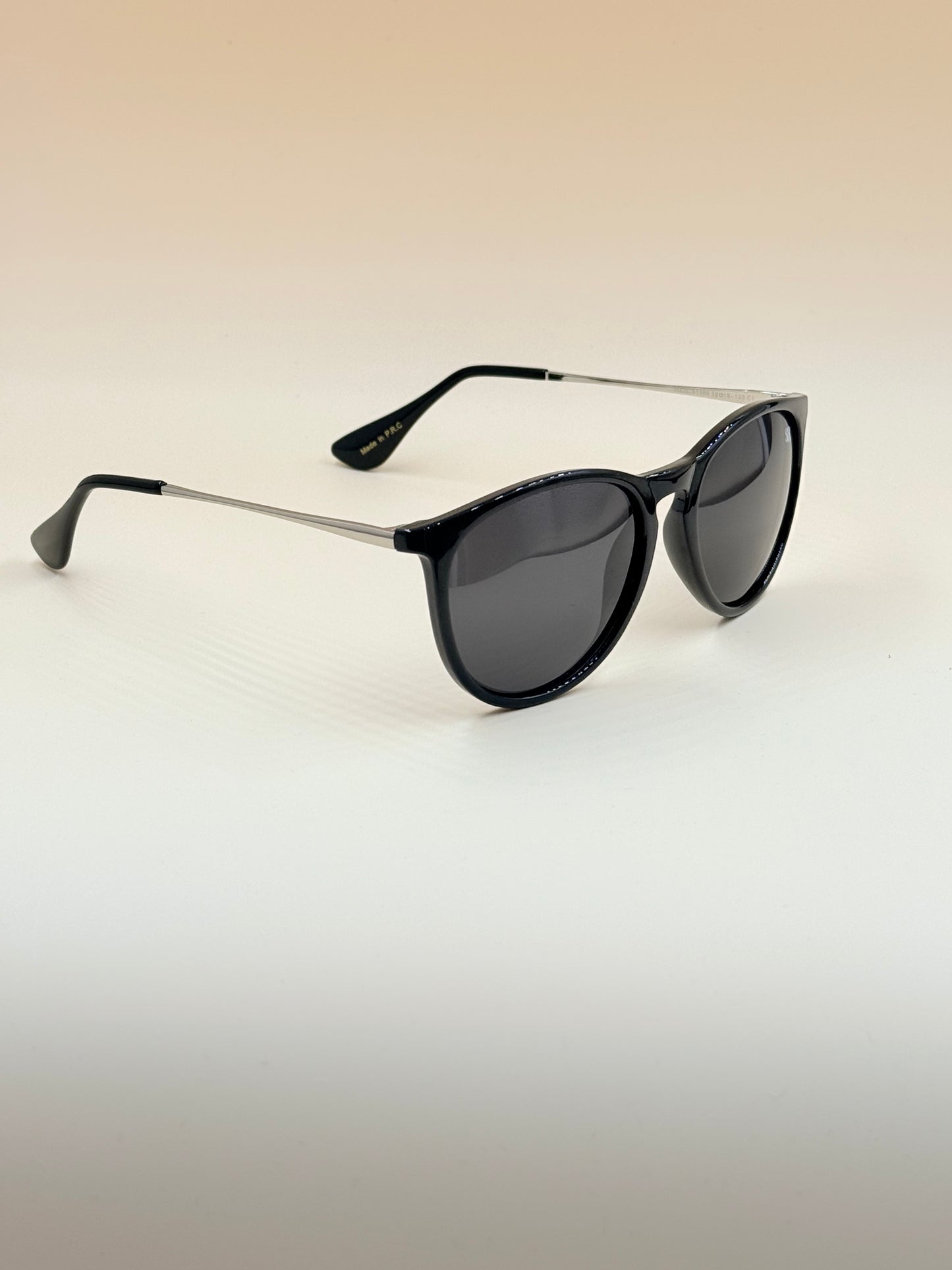 SQUARO Classic Round Polarized Sunglasses – Crystal Champagne Frame / Brown Lens

UVB- UVA SQ2026