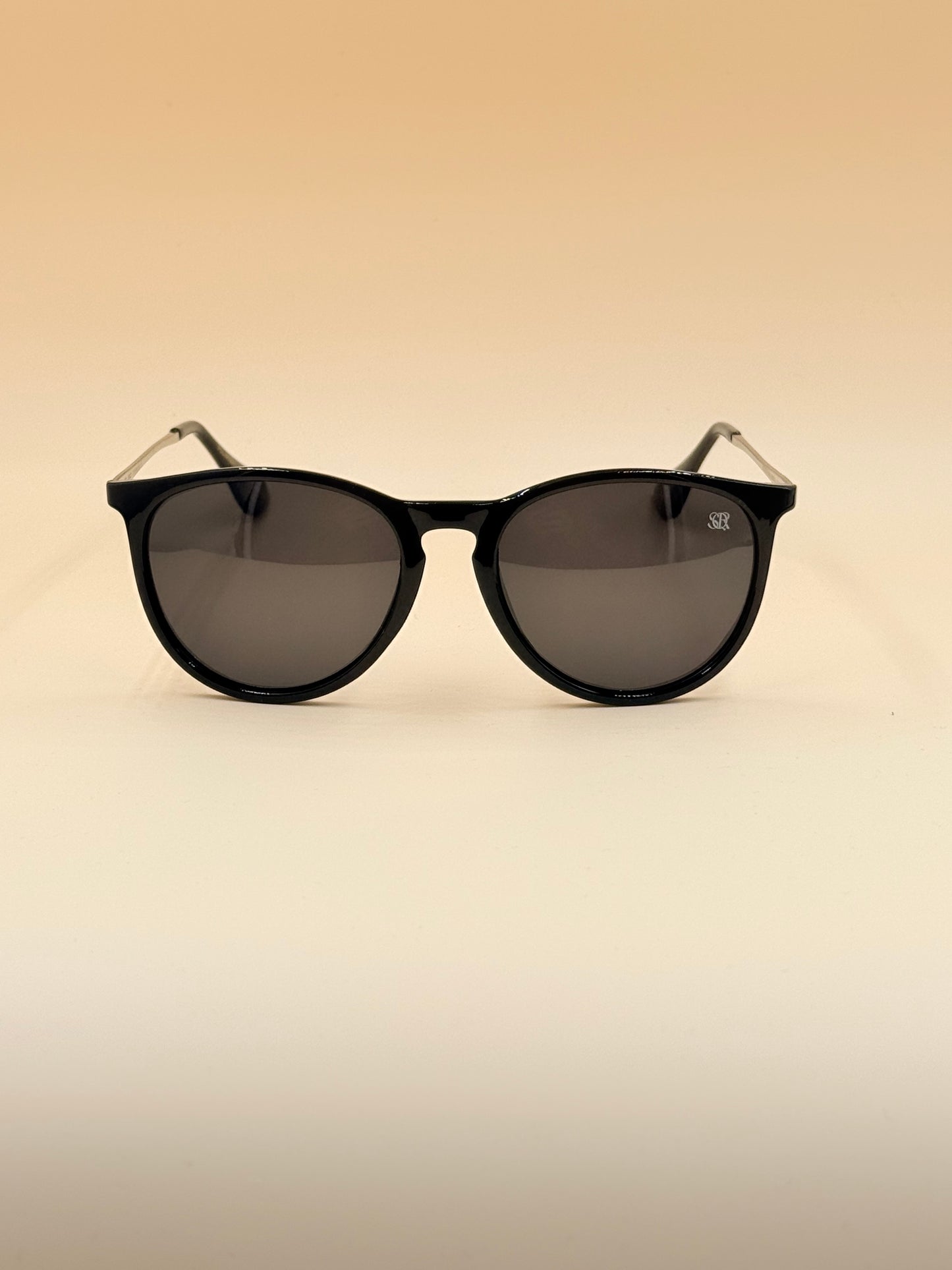 SQUARO Classic Round Polarized Sunglasses – Crystal Champagne Frame / Brown Lens

UVB- UVA SQ2026