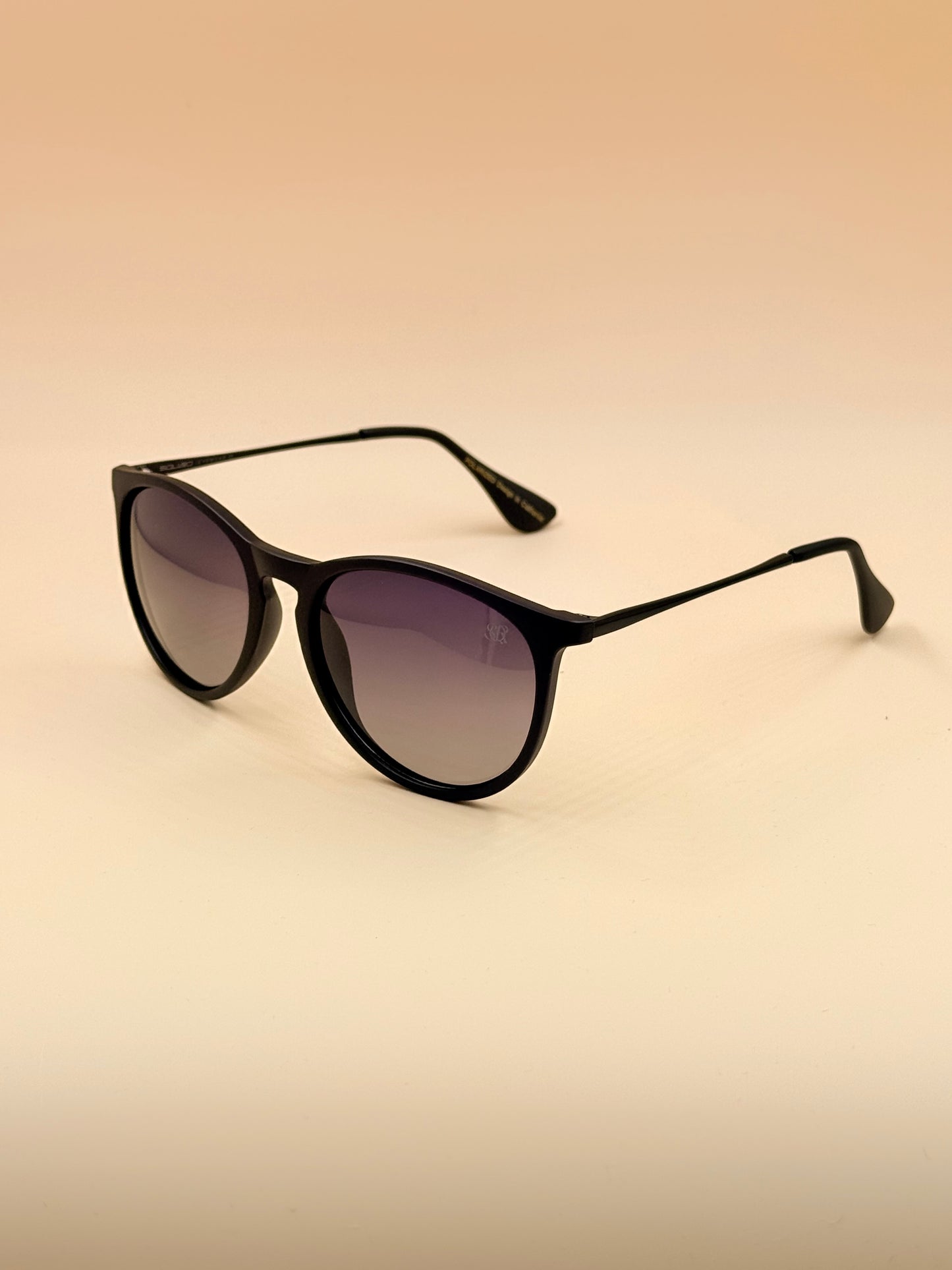 SQUARO Classic Round Polarized Sunglasses – Crystal Champagne Frame / Brown Lens

UVB- UVA SQ2026