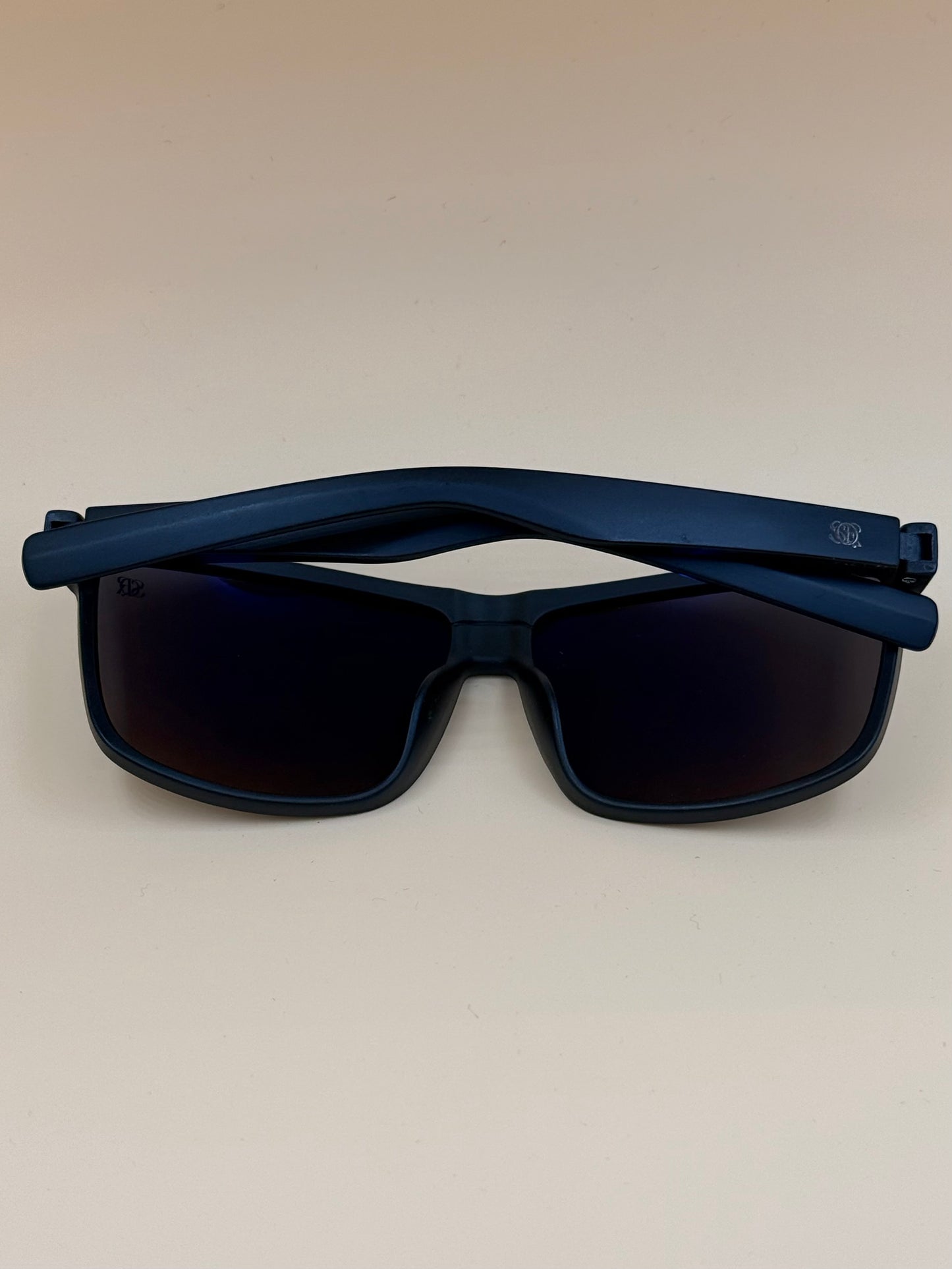 SQUARO Polarized Sunglasses – Men women Lightweight Classic Square Frame wrap style Driving Fishing sport    UVA-UVB SQ20261574