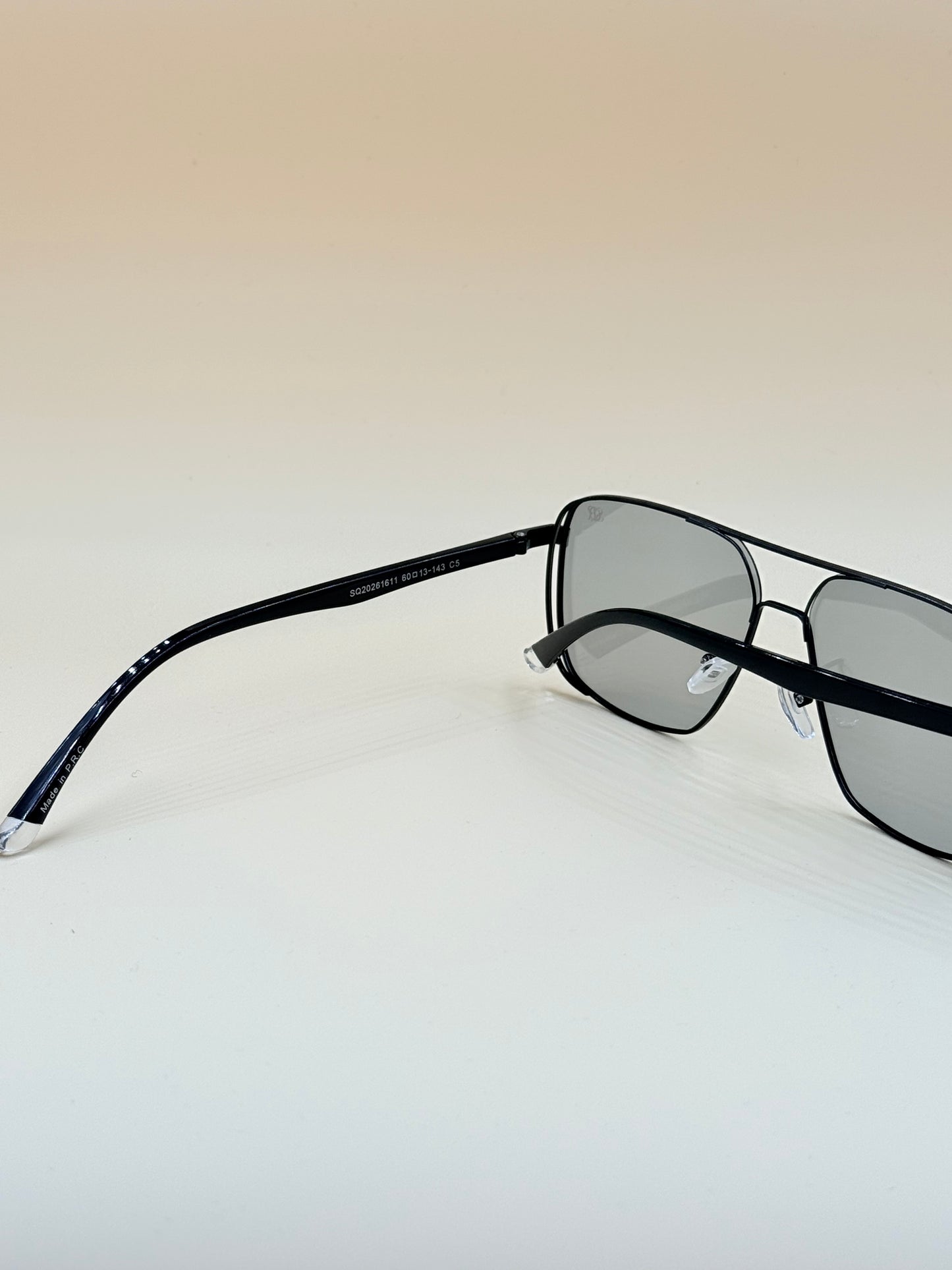 SQUARO Polarized Photochromic Square Sunglasses – TR90 + Metal Frame | UV400 Protection High Quality Light weight SQ20261611Square