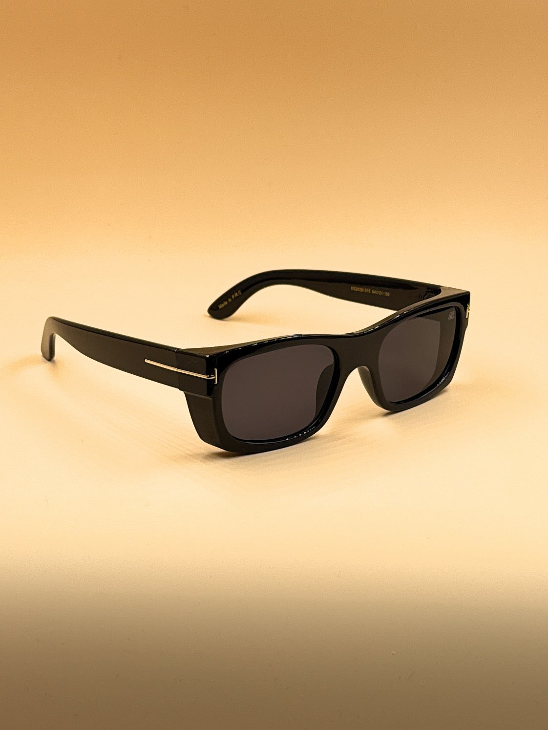 SQUARO® Elegant Black Rectangular Sunglasses for Women – Glossy Lightweight PC Frame, 54mm Lens SQ20261575