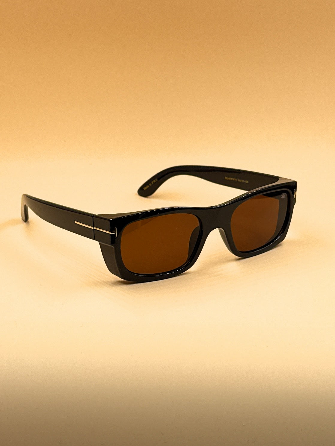 SQUARO® Elegant Black Rectangular Sunglasses for Women – Glossy Lightweight PC Frame, 54mm Lens SQ20261575