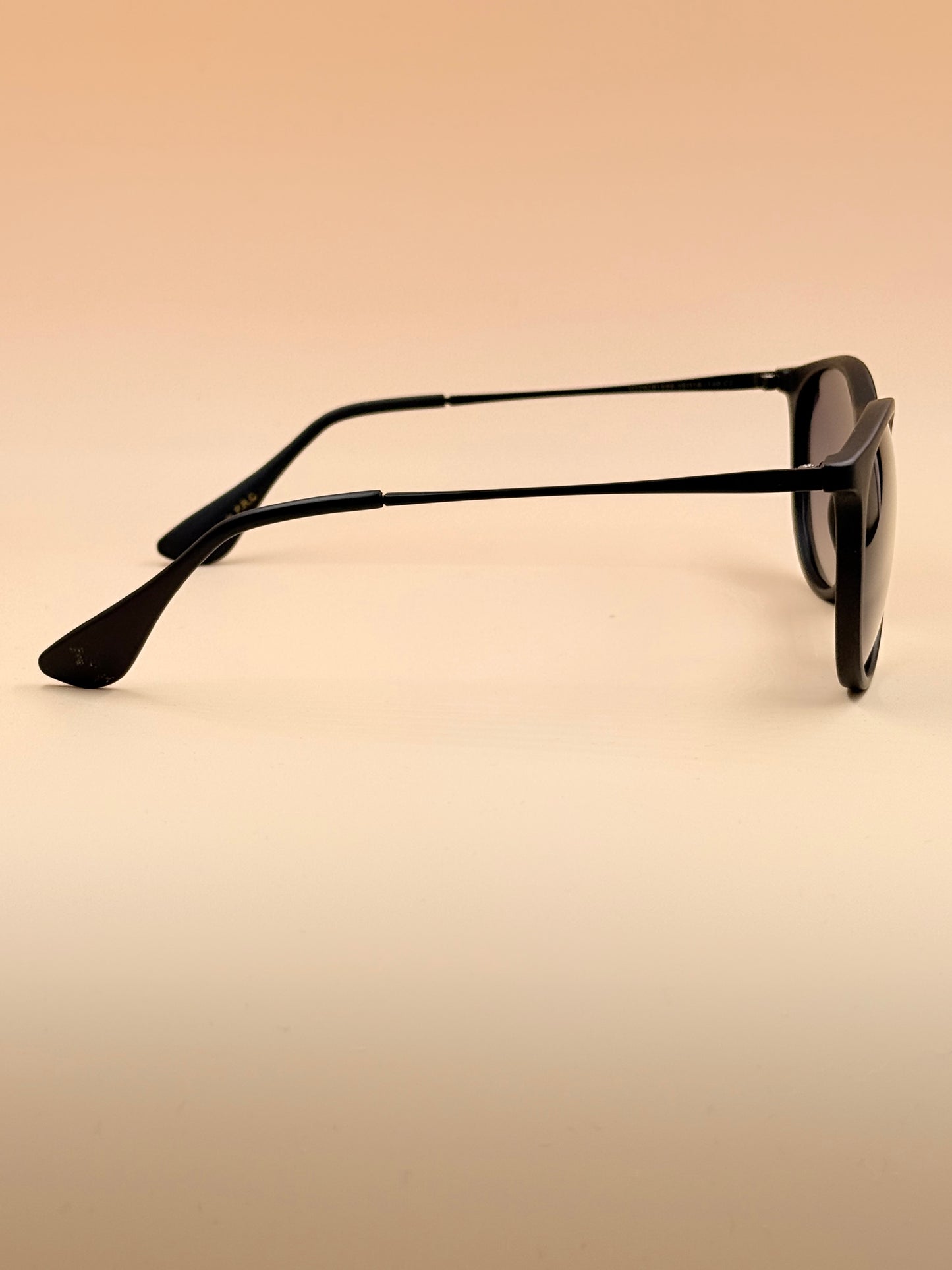 SQUARO Classic Round Polarized Sunglasses – Crystal Champagne Frame / Brown Lens

UVB- UVA SQ2026