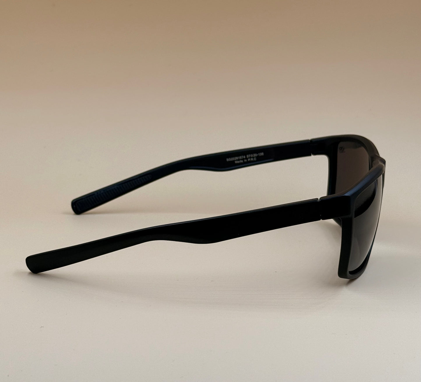 SQUARO Polarized Sunglasses – Men women Lightweight Classic Square Frame wrap style Driving Fishing sport    UVA-UVB SQ20261574